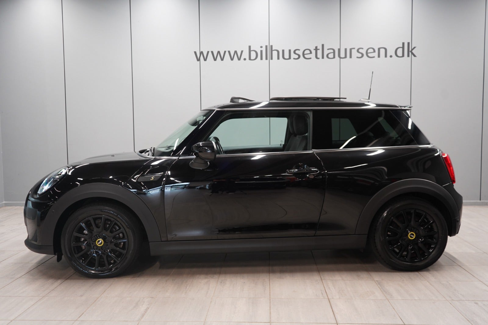 Sort Mini Cooper SE fra 2022