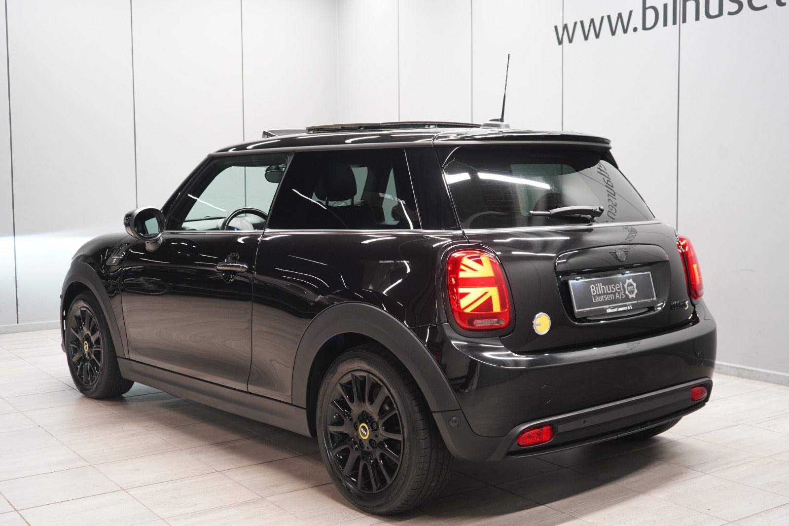 Sort Mini Cooper SE fra 2022