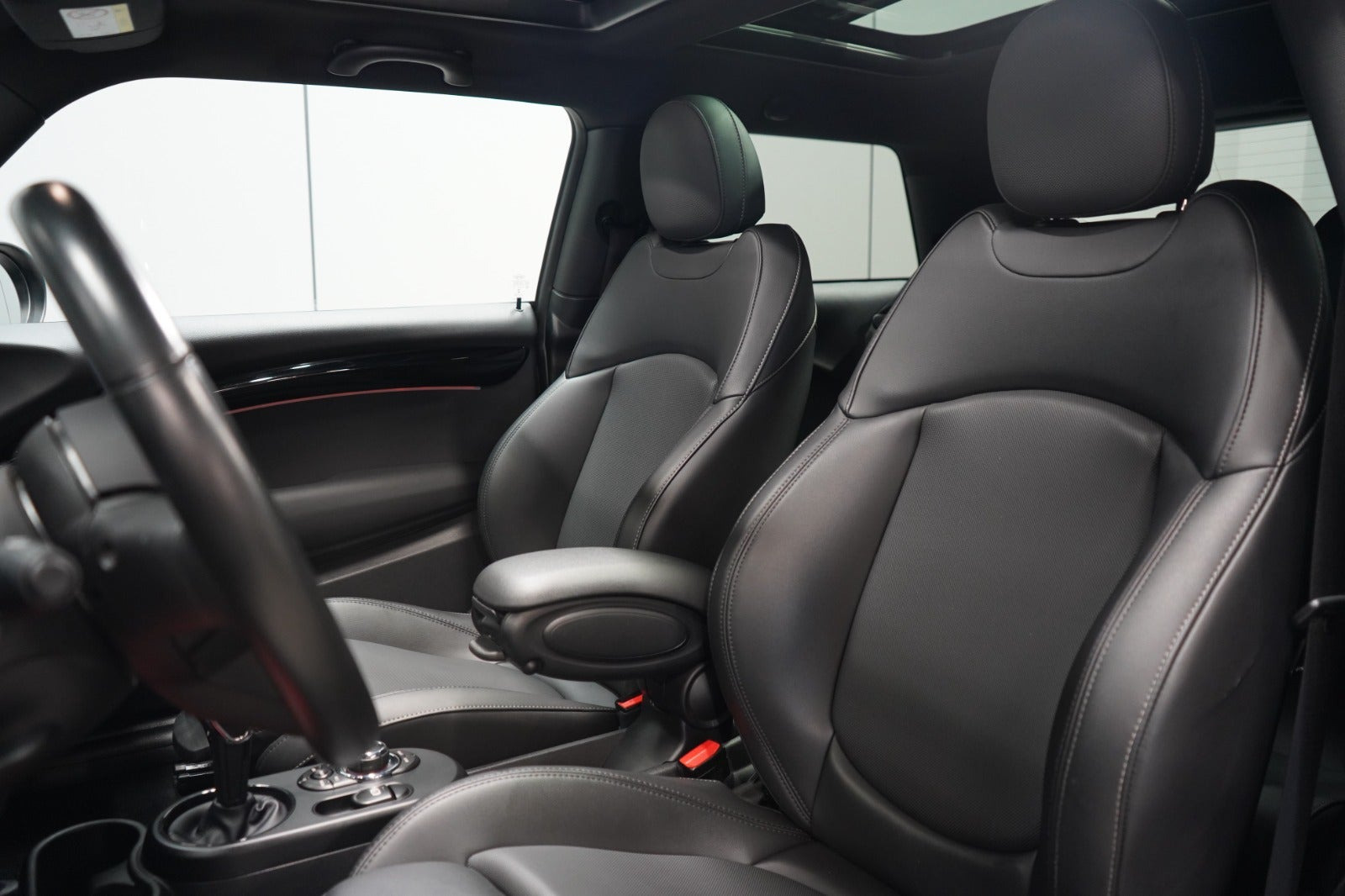Sort Mini Cooper SE fra 2022