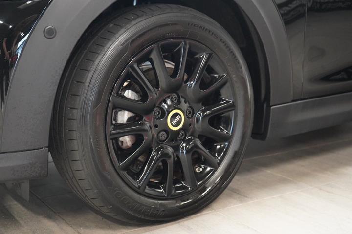 Sort Mini Cooper SE fra 2022