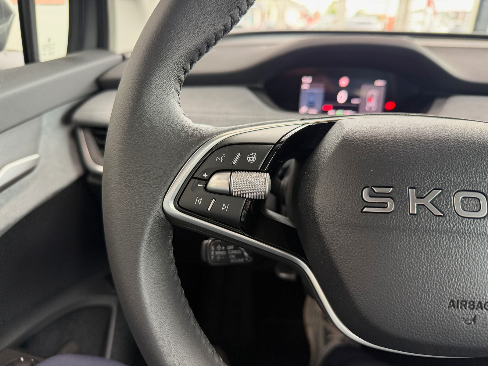 Grå Skoda Enyaq fra 2026
