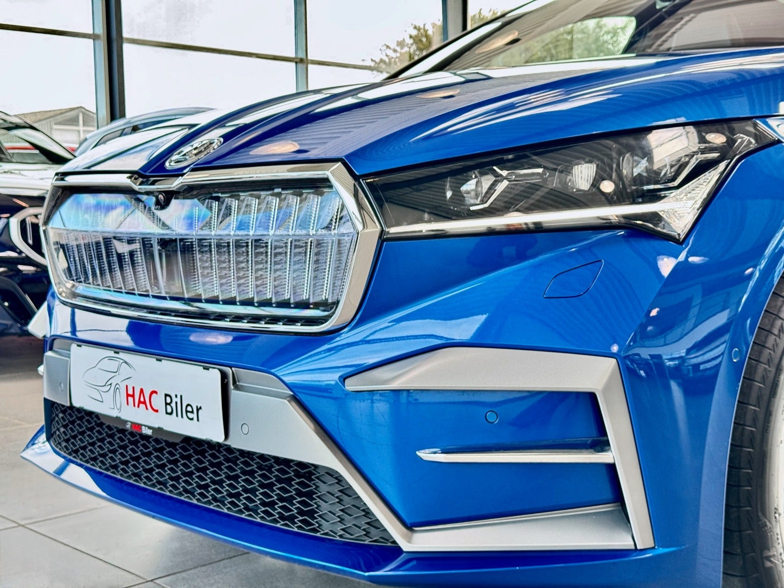 Gul Skoda Enyaq fra 2024