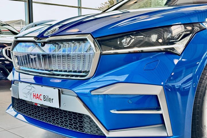 Gul Skoda Enyaq fra 2024