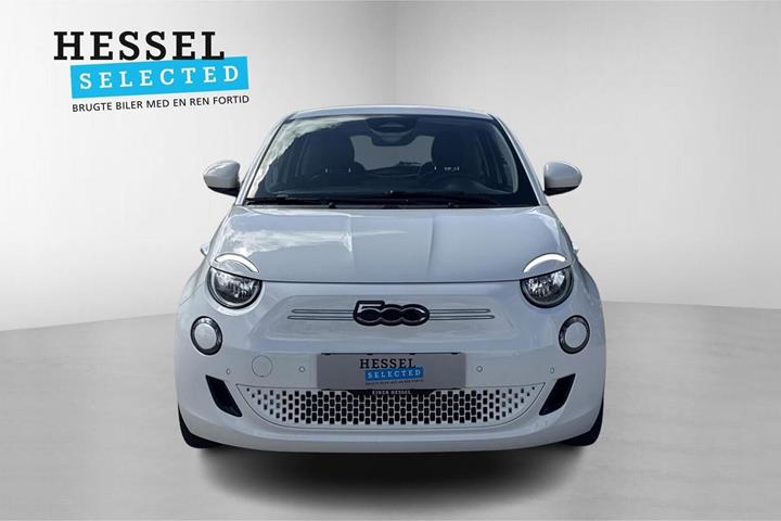Hvid Fiat 500e fra 2024