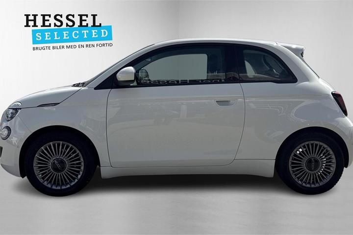 Hvid Fiat 500e fra 2024