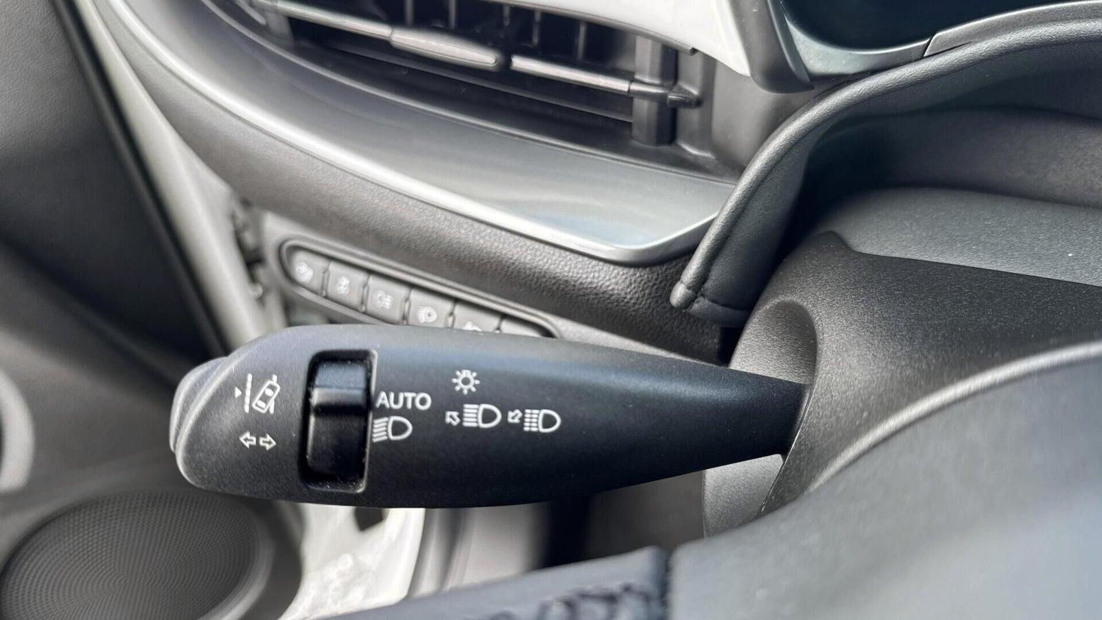 Hvid Fiat 500e fra 2024