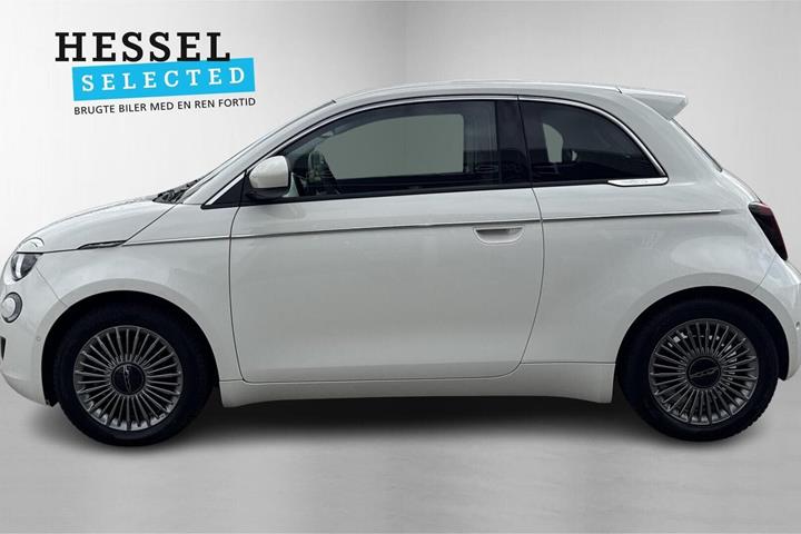 Hvid Fiat 500e fra 2024