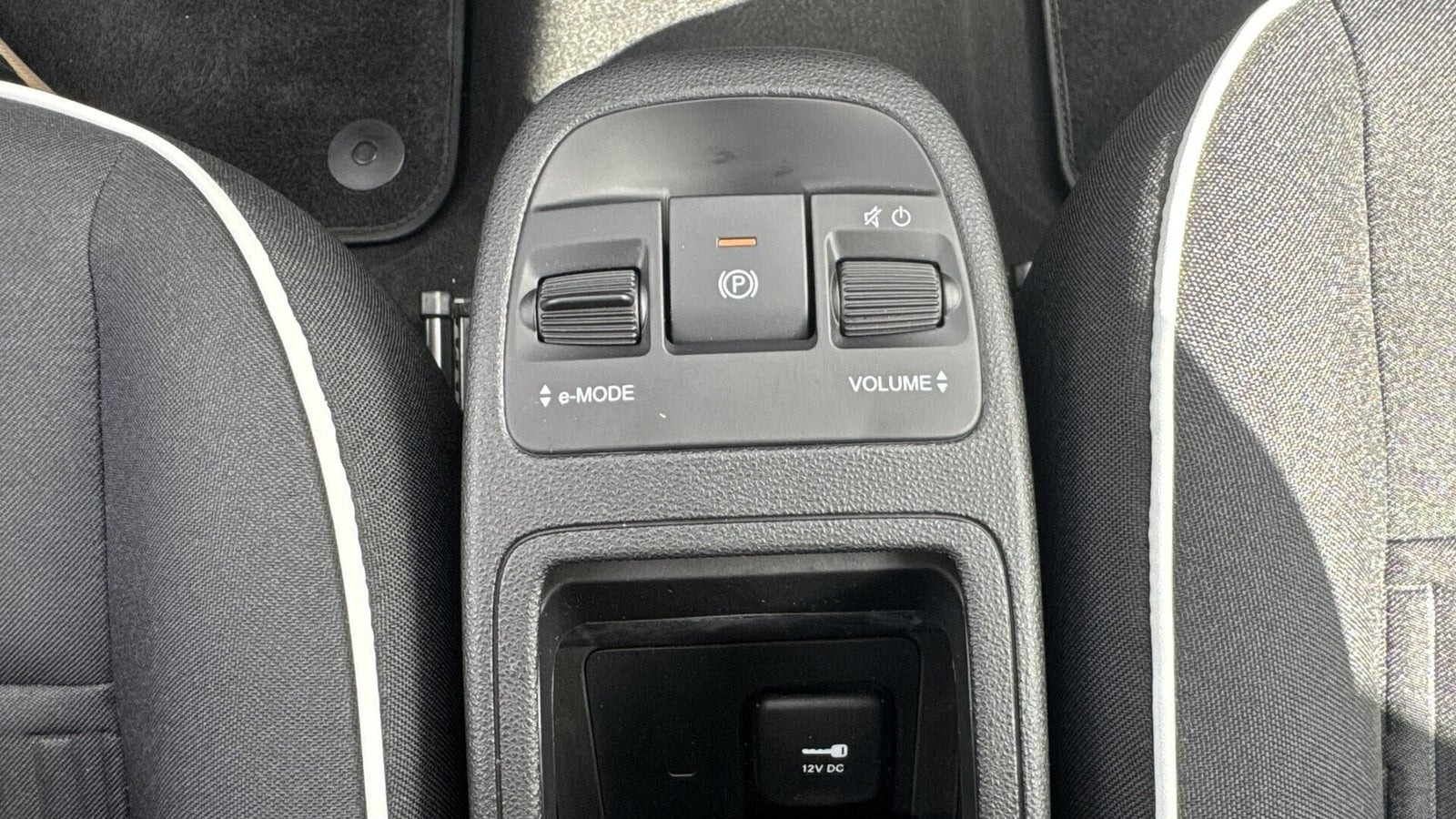 Hvid Fiat 500e fra 2024