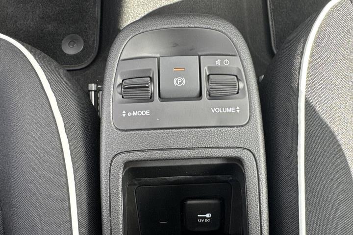 Hvid Fiat 500e fra 2024