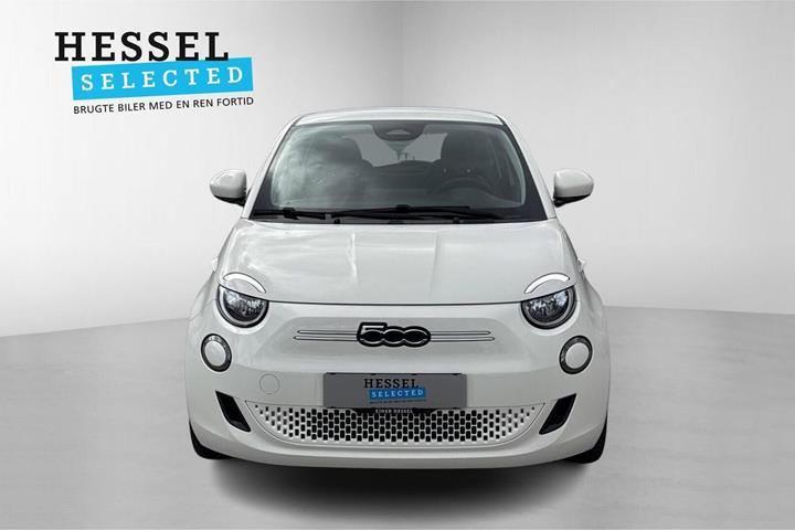 Hvid Fiat 500e fra 2023