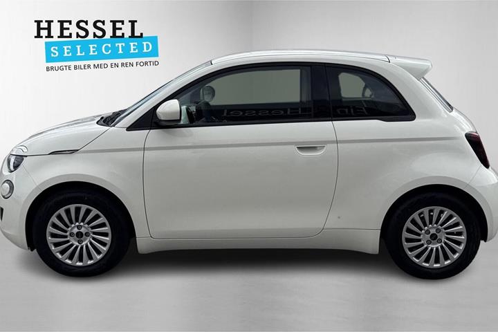 Hvid Fiat 500e fra 2023
