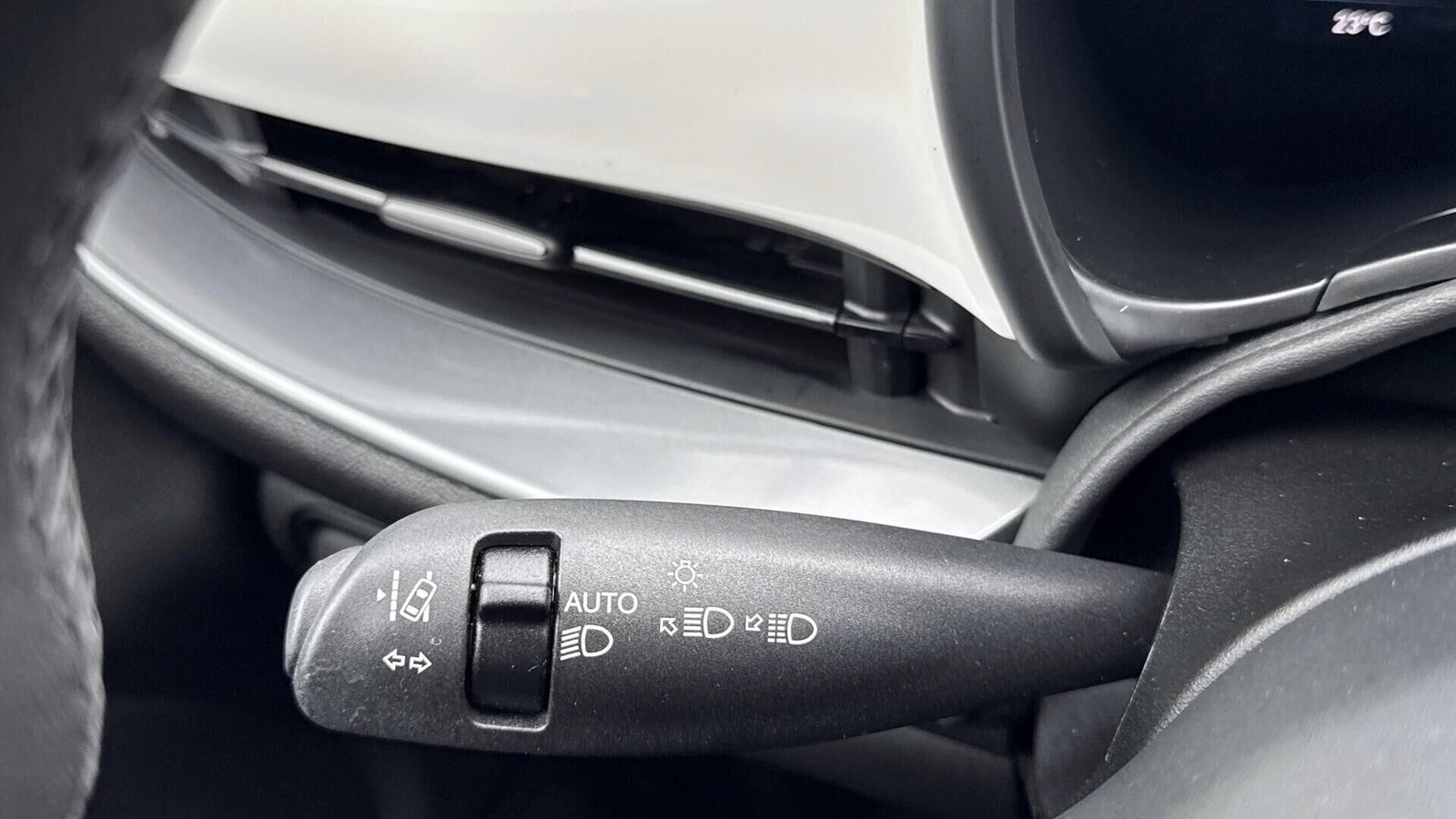 Hvid Fiat 500e fra 2023