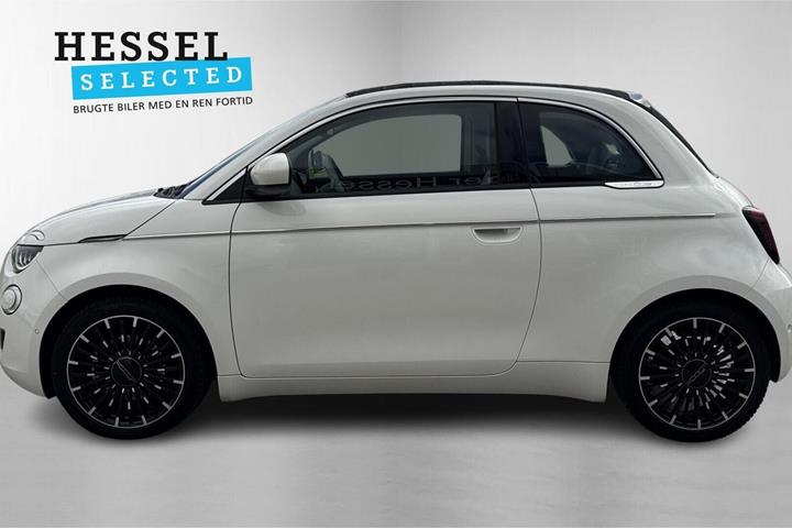 Hvid Fiat 500e fra 2023