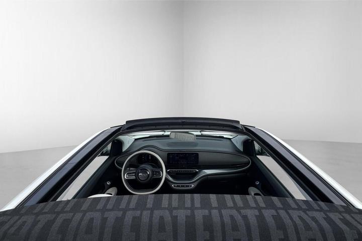 Hvid Fiat 500e fra 2023