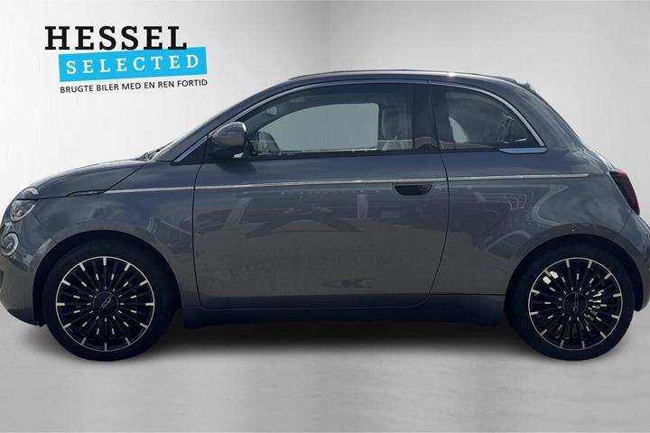 Grå Fiat 500e fra 2023