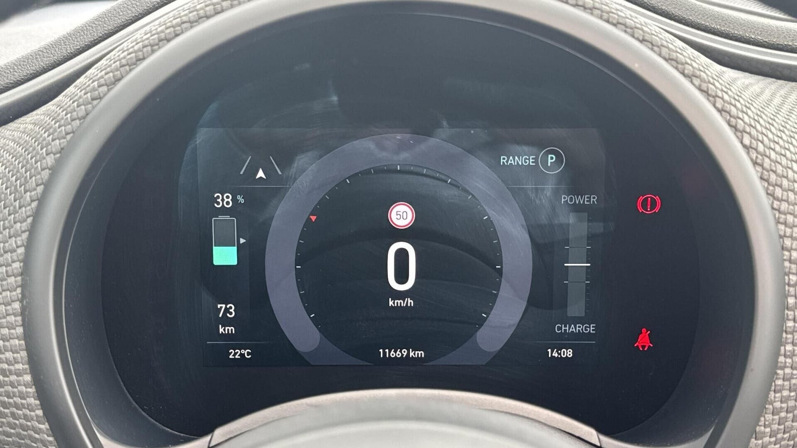 Grå Fiat 500e fra 2023
