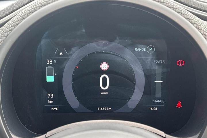 Grå Fiat 500e fra 2023