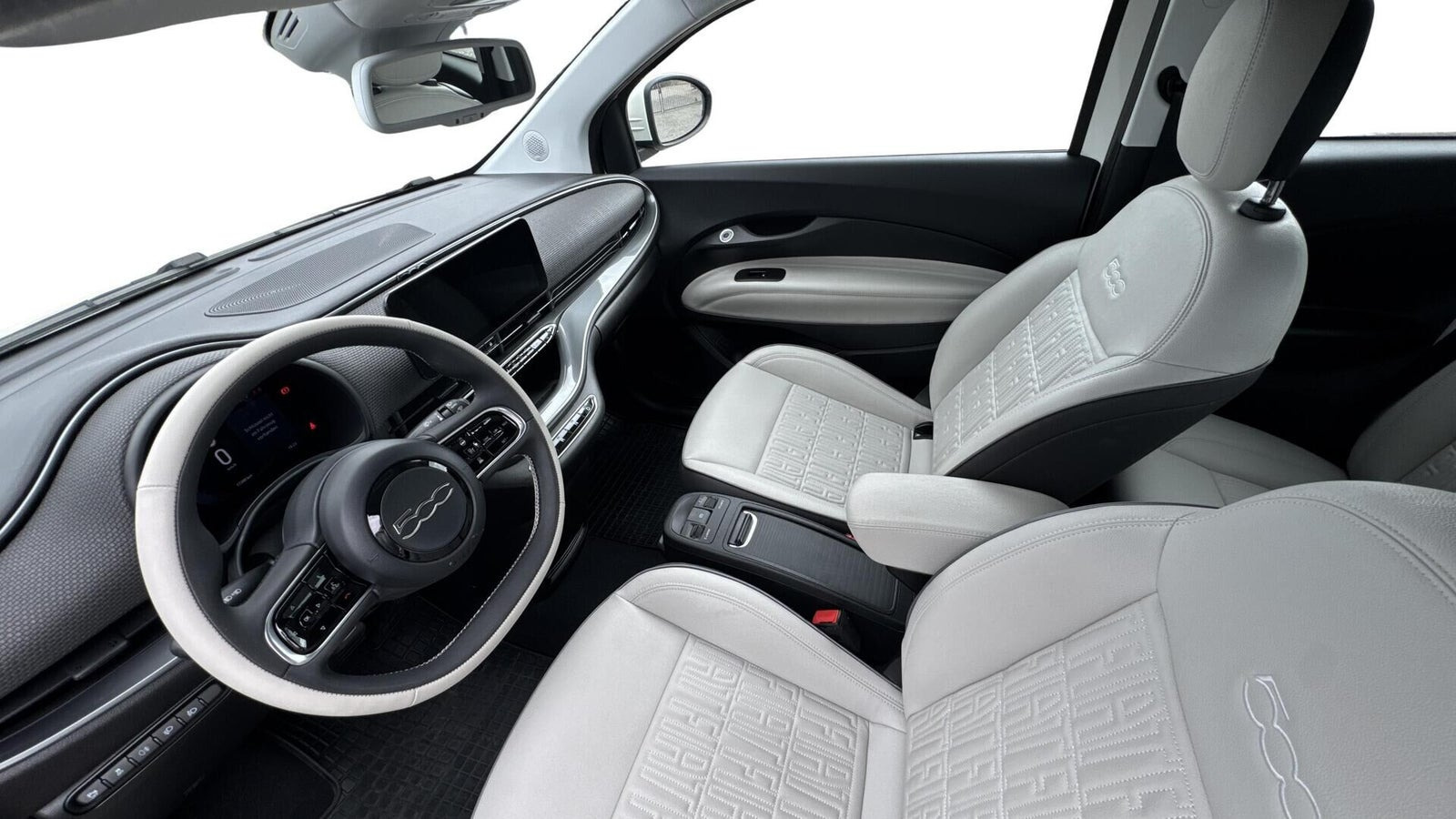 Hvid Fiat 500e fra 2023