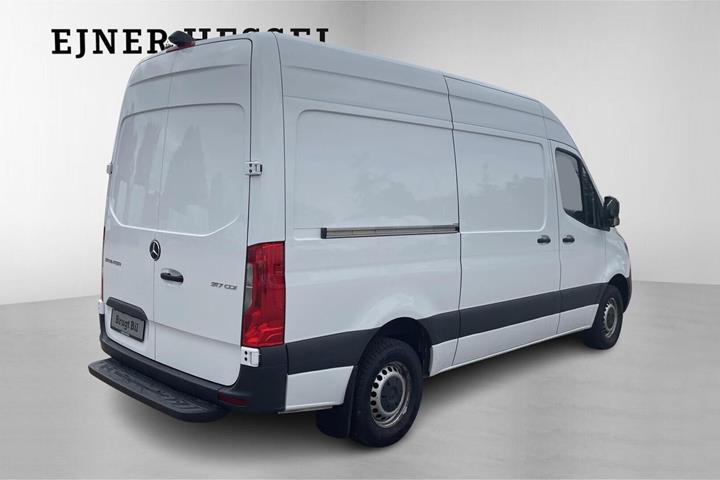 Hvid Mercedes Sprinter 317 fra 2023