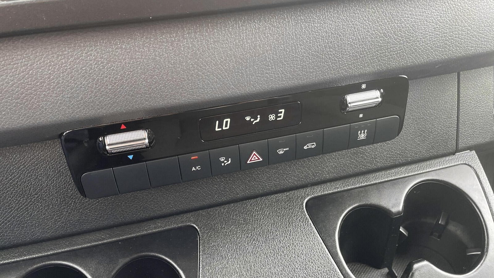 Hvid Mercedes Sprinter 317 fra 2023