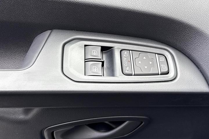 Hvid Renault Trafic fra 2025