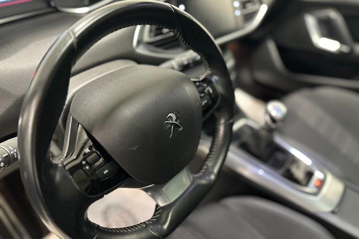 Grå Peugeot 308 fra 2018