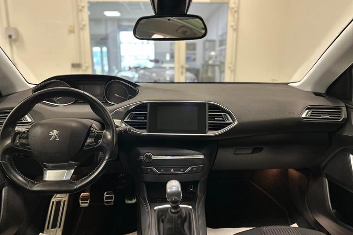 Grå Peugeot 308 fra 2018