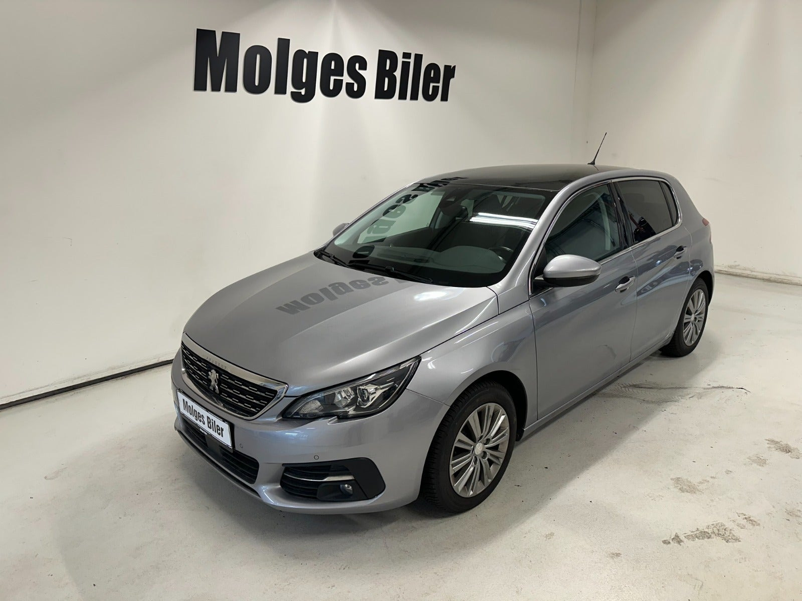 Grå Peugeot 308 fra 2018