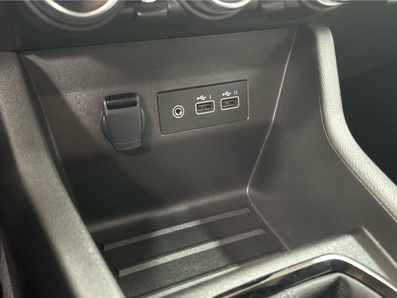 Grå Renault Clio V fra 2024