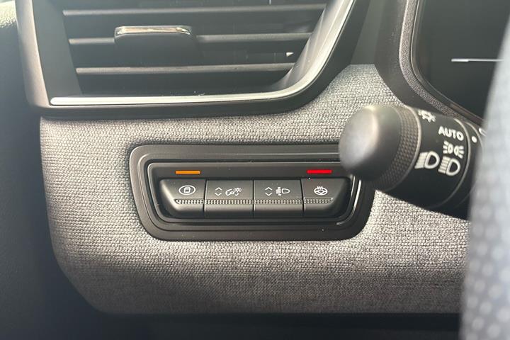 Grå Renault Clio V fra 2024