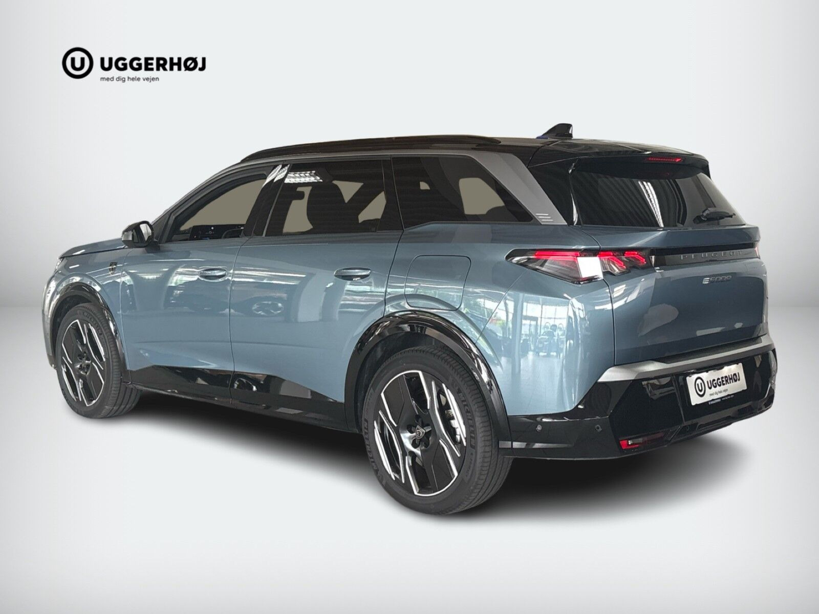 Blå Peugeot e-5008 fra 2025