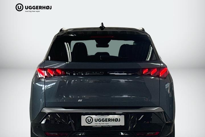 Blå Peugeot e-5008 fra 2025