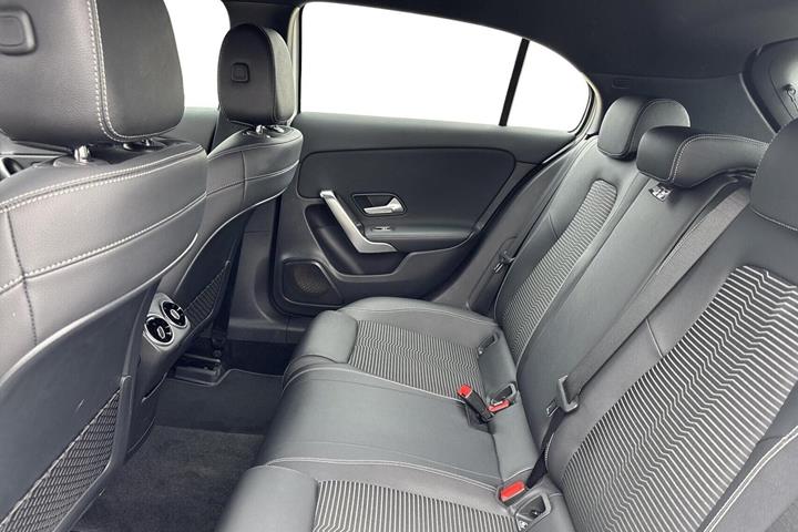 Hvid Mercedes A200 fra 2020
