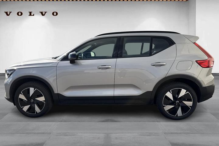 Sølv Volvo XC40 fra 2024