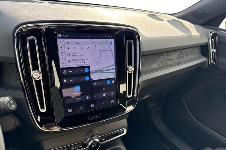 Sølv Volvo XC40 fra 2024