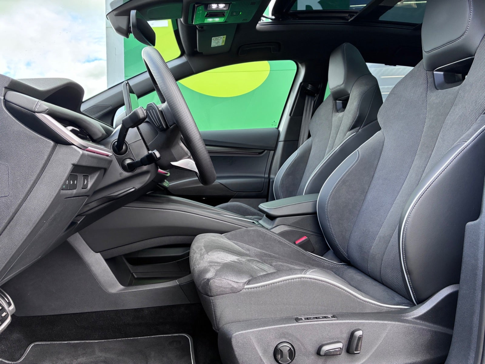 Grå Skoda Enyaq fra 2026