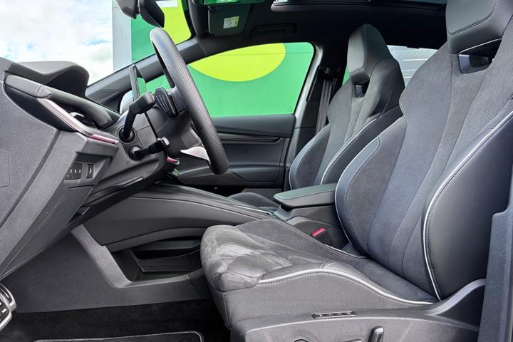 Grå Skoda Enyaq fra 2026