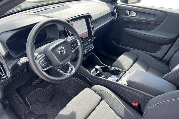 Sort Volvo XC40 fra 2023