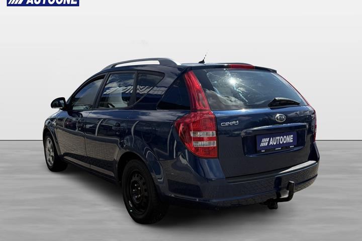 Blå Kia Ceed fra 2008