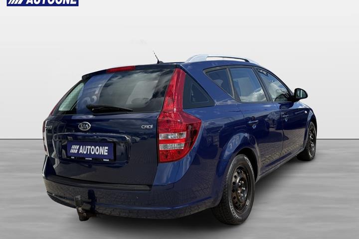 Blå Kia Ceed fra 2008