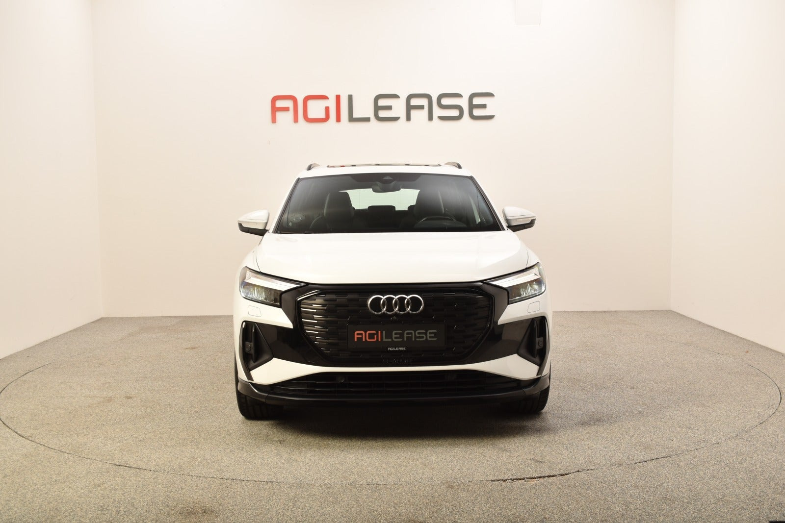 Hvid Audi Q4 e-tron fra 2021