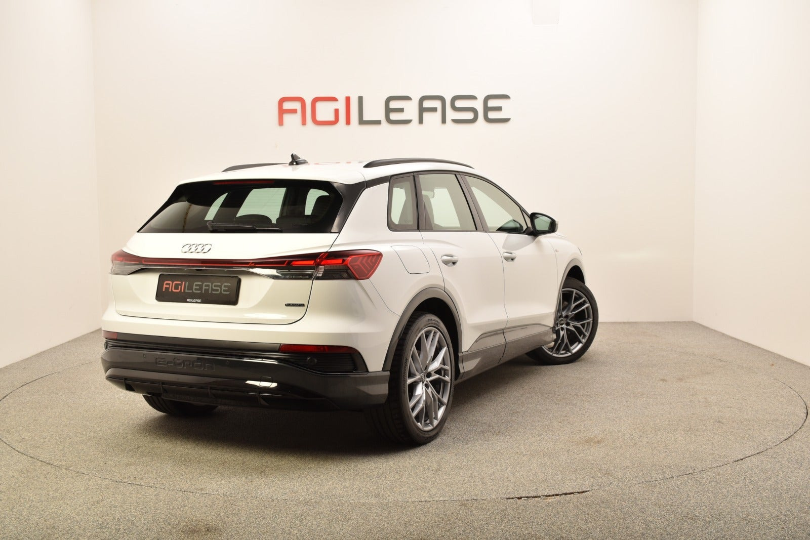 Hvid Audi Q4 e-tron fra 2021