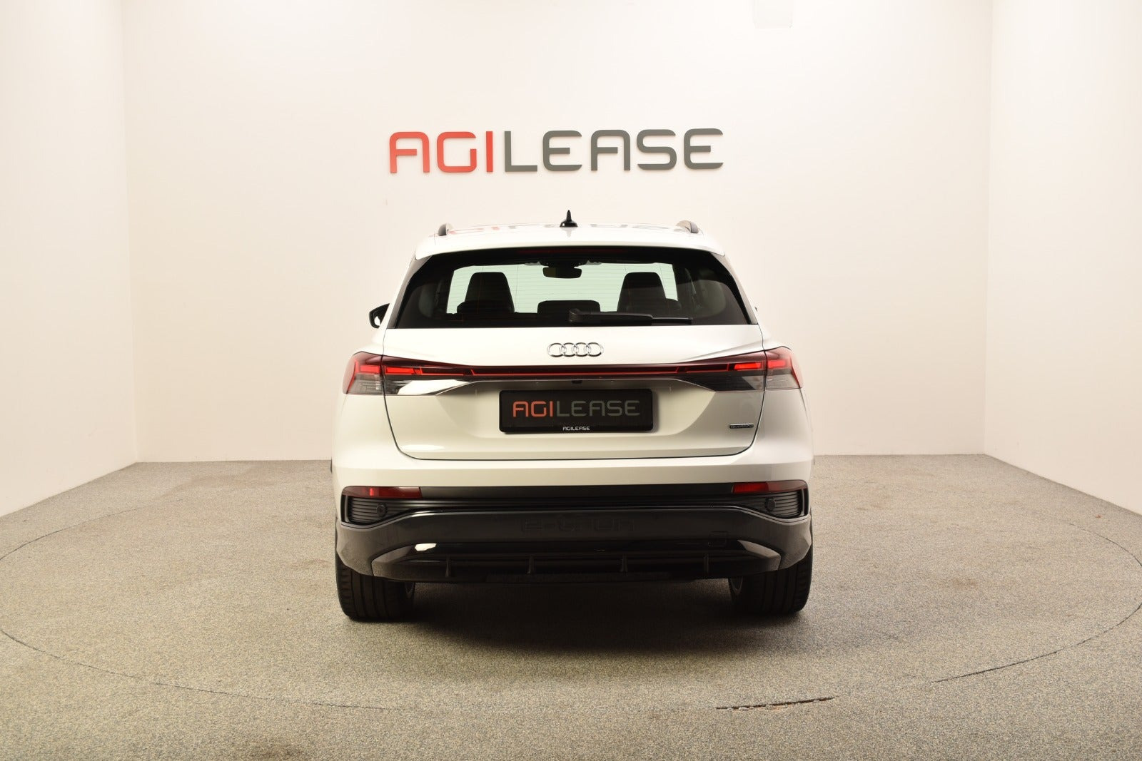 Hvid Audi Q4 e-tron fra 2021