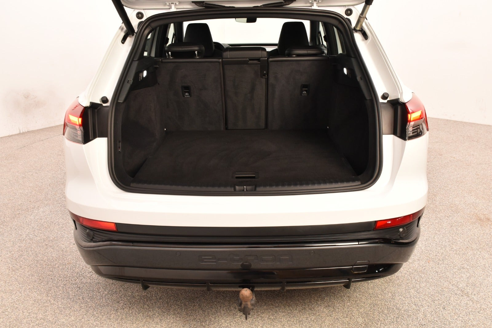 Hvid Audi Q4 e-tron fra 2021