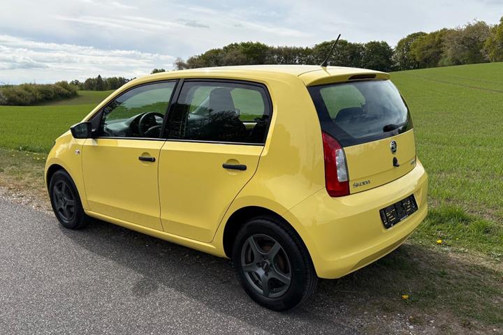 Gul Skoda Citigo fra 2019