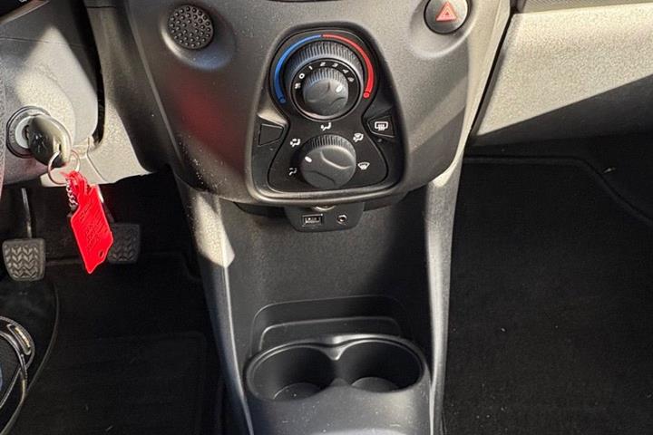 Sort Peugeot 108 fra 2014