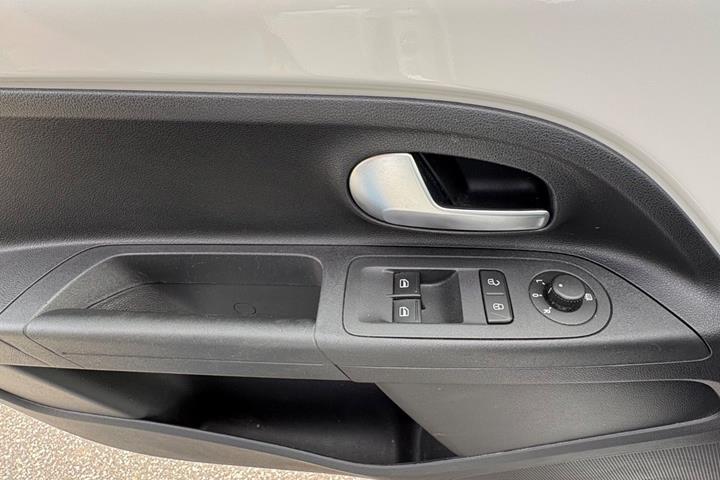 Hvid VW UP! fra 2019