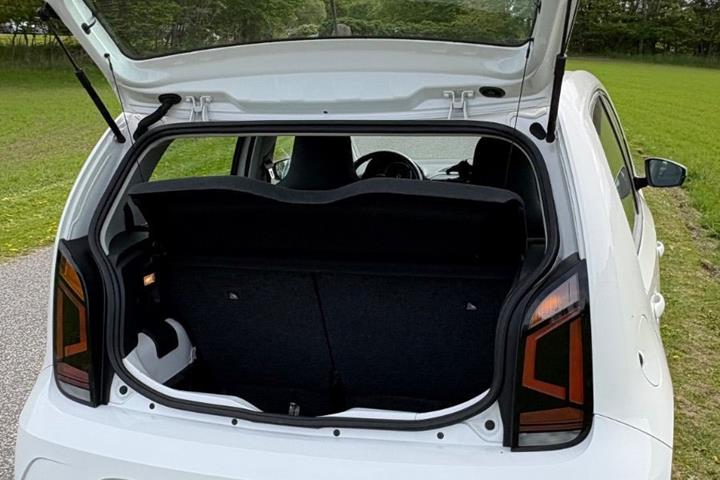 Hvid VW UP! fra 2019