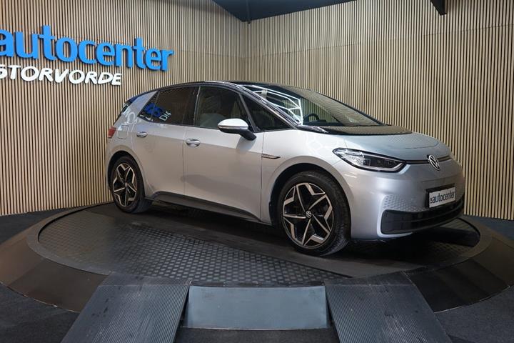 Sølv VW ID.3 fra 2022 set udefra