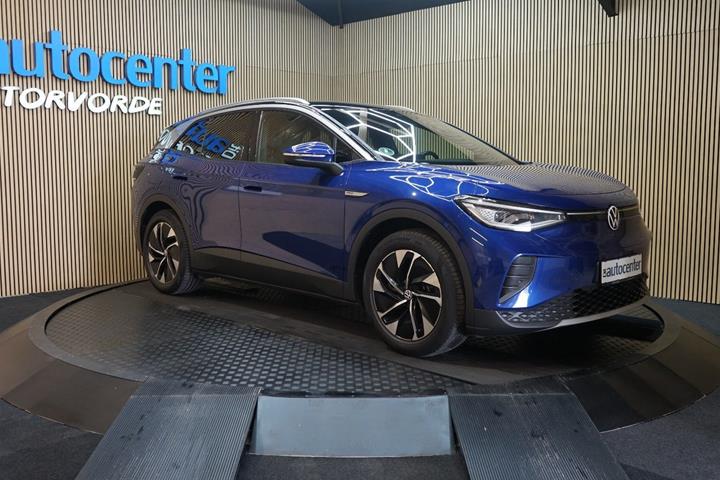 Blå VW ID.4 fra 2022 set udefra